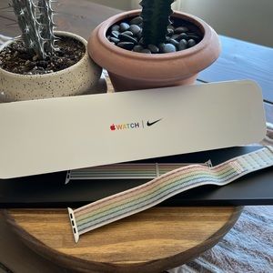 Apple watch 44mm Pride Edition Nike Sport Loop